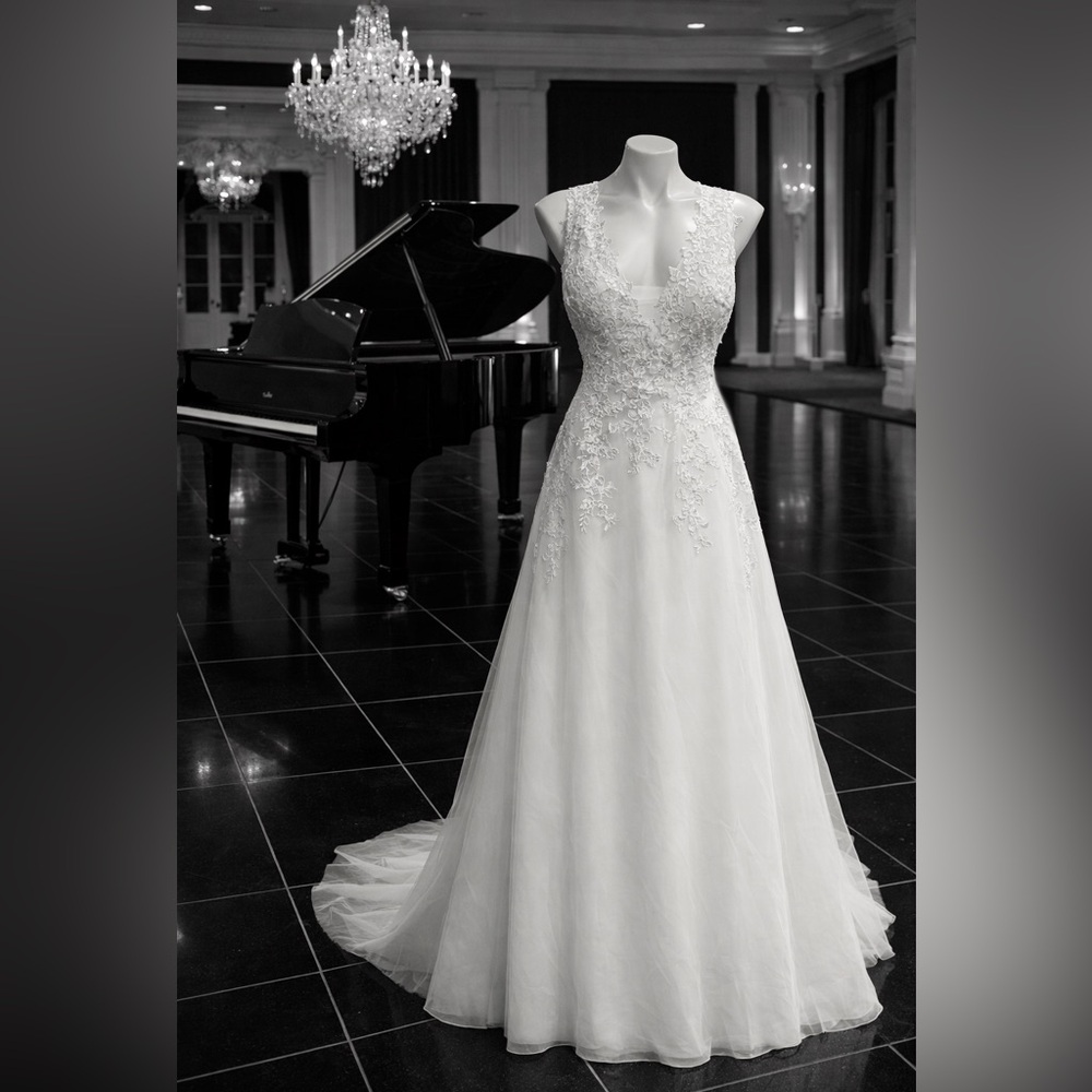 NWOT White Elegant Lace Wedding Dress Sz 16 A-Line Sleeveless Long Train Bridal